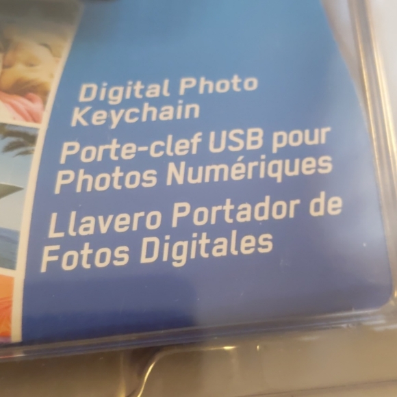 Coby Digital Photo Keychain - Picture 5 of 6